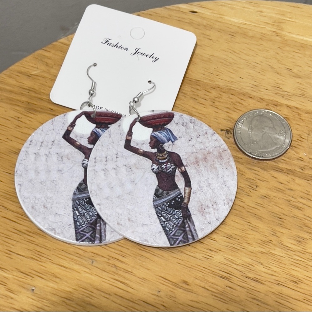 Elegant African Cultural Artistic Queen Earrings – Lightweight & Double-Sided!